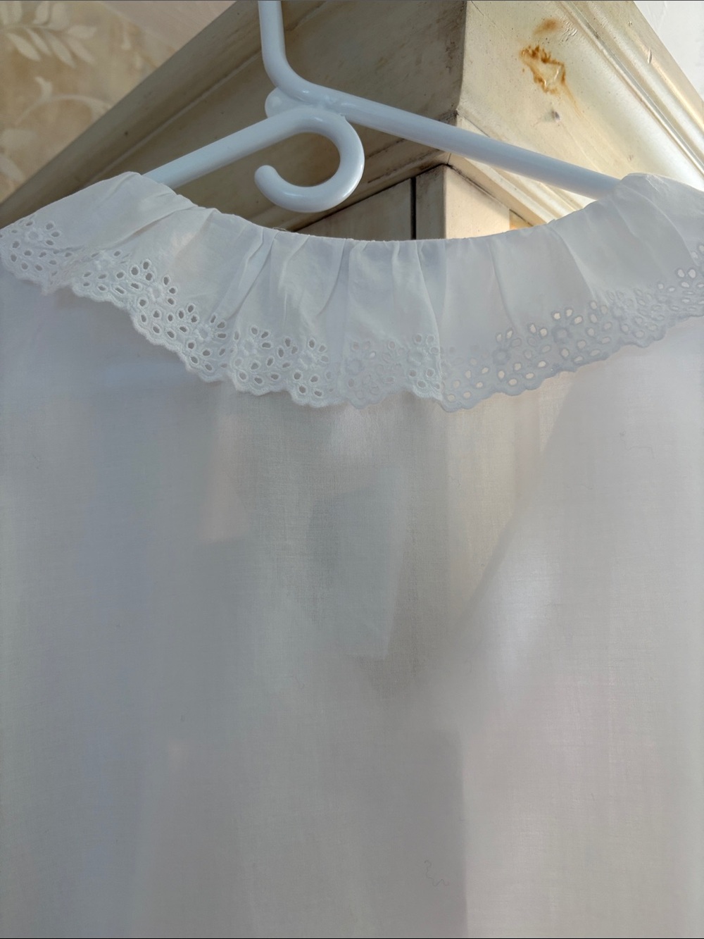 Ann Taylor Weekend 100% Cotton White Eyelet Ruffle Front Blouse - Picture 10 of 11